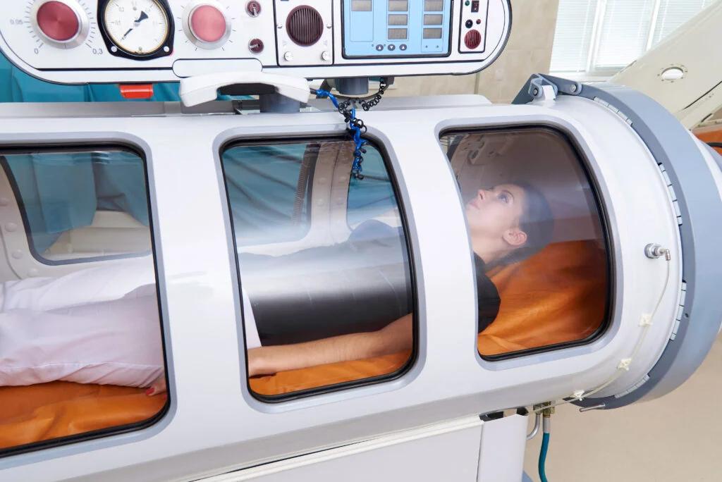 HBOT vs EBOO Therapy ต่างกันอย่างไร? เลือกวิธีฟื้นฟูสุขภาพแบบไหนให้ตอบโจทย์