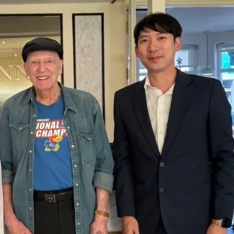 ดร. จีน ไอต์เคน ผู้ชนะรางวัลแกรมมี่ ผู้ควบคุมวงออร์เคสตรา จาก USA